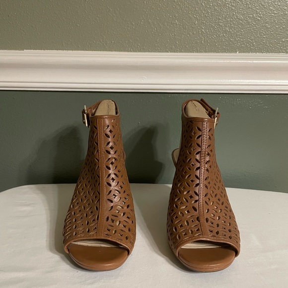 Alex Marie Taupe Open Toe Netted Heel - Picture 2 of 4